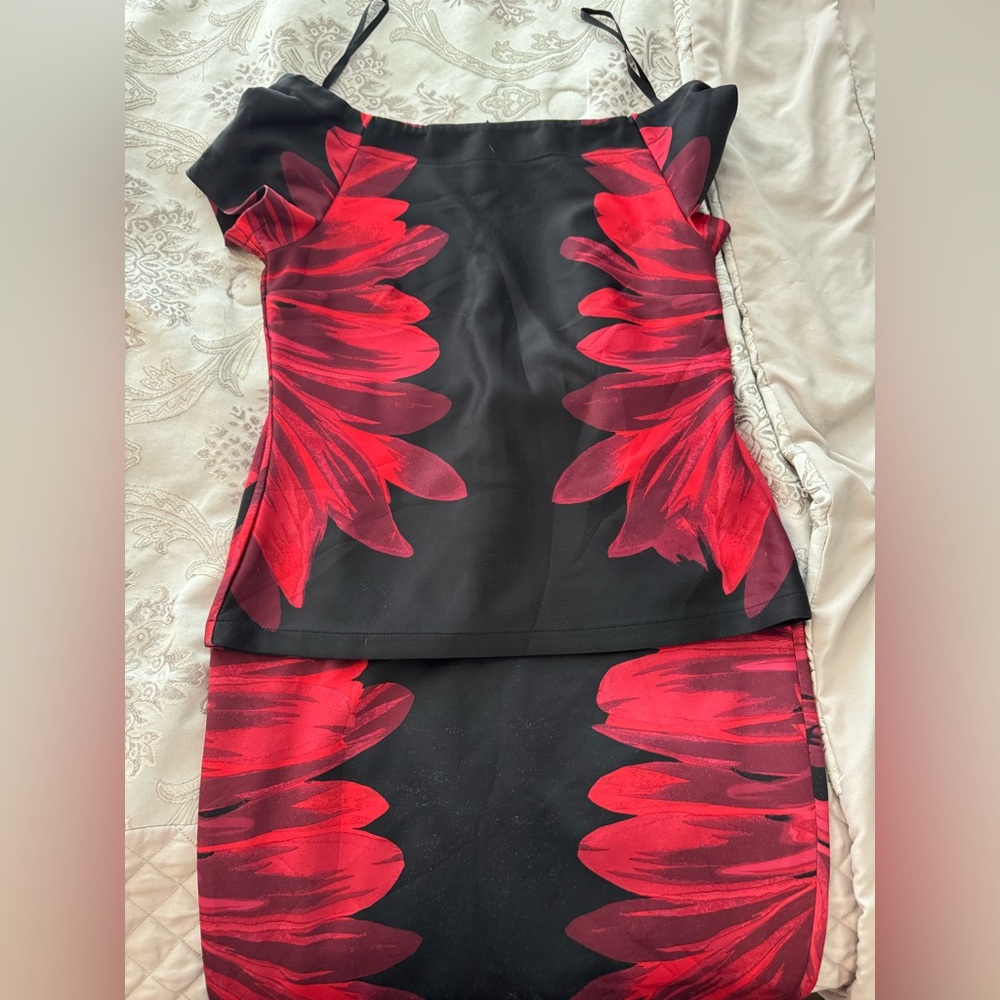 New York & Company Black and Red Floral Top